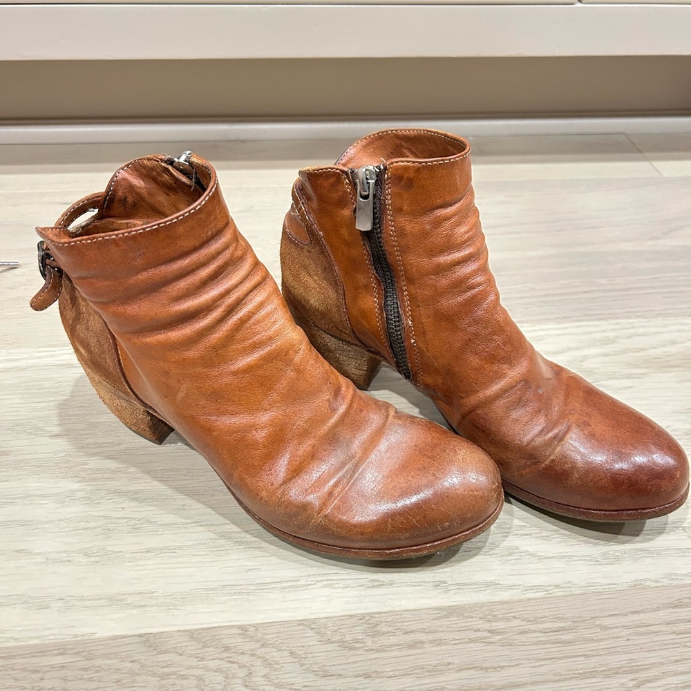 Officine Creative Tan Leather Ankle Boots